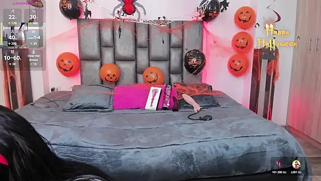 miaroberts69 online show from October 28, 1:39 am