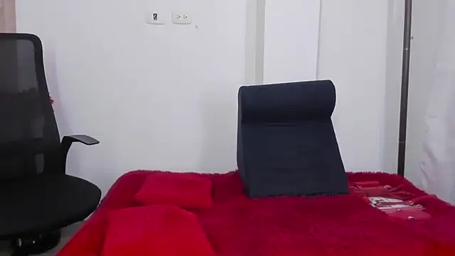 miaroberts69 online show from May 28, 12:29 am