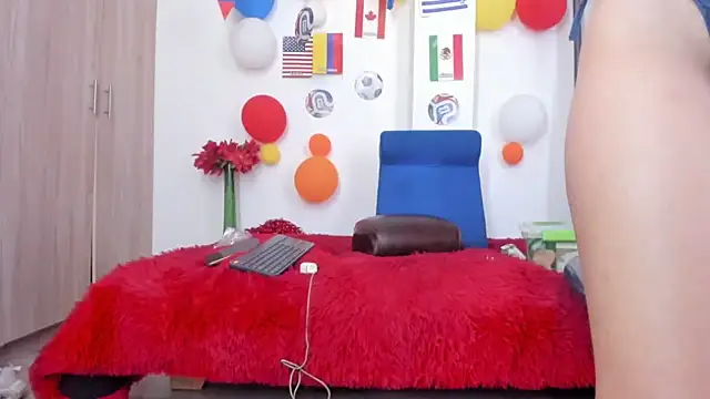 miaroberts69 online show from July 7, 11:52 pm