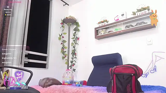 miaroberts69 online show from April 7, 12:01 am