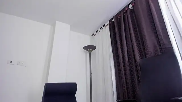 miaroberts69 online show from May 22, 11:36 pm