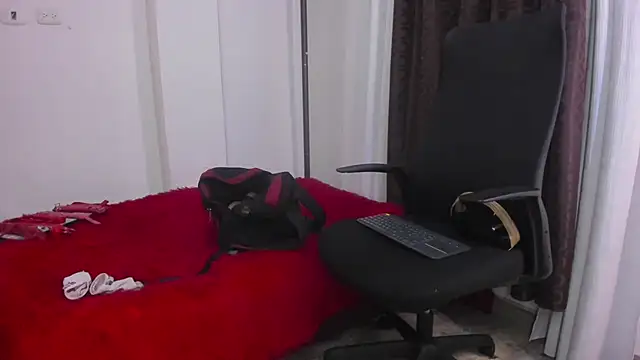 miaroberts69 online show from May 9, 12:03 am