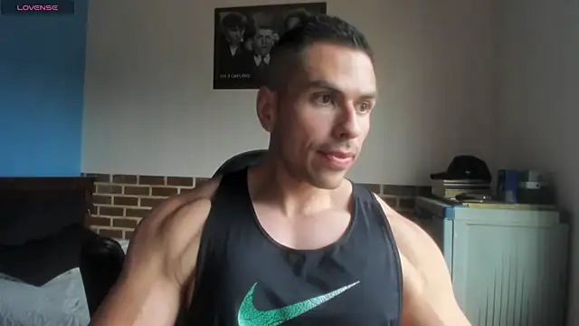 Snapshot of justinkarter chatting on July 8, 4:29 pm justinkarter online show from July 8, 4:29 pm