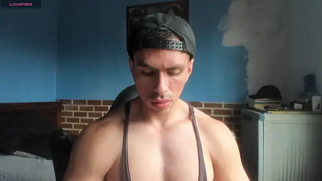 Snapshot of justinkarter chatting on June 18, 5:51 pm justinkarter online show from June 18, 5:51 pm