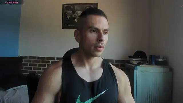 Snapshot of justinkarter chatting on July 7, 3:37 pm justinkarter online show from July 7, 3:37 pm
