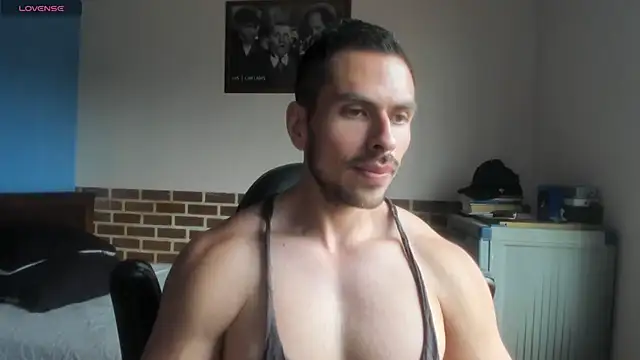 Snapshot of justinkarter chatting on July 17, 4:04 pm justinkarter online show from July 17, 4:04 pm