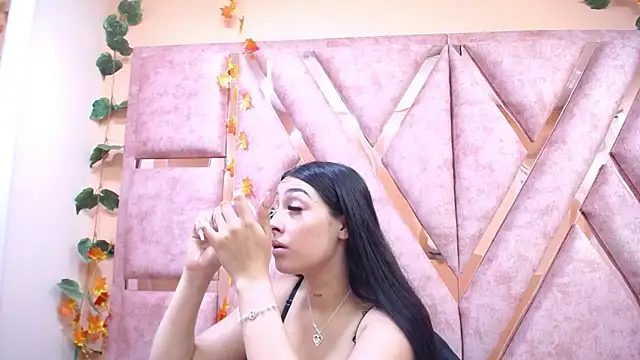 Issabela Mackey  online show from November 16, 4:39 am