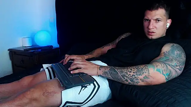 Shane Clay online show from June 10, 6:42 pm
