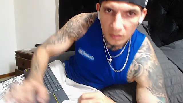 Snapshot of Shane_Clay chatting on December 16, 7:51 pm Shane Clay online show from December 16, 7:51 pm