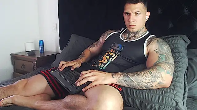 Shane Clay online show from April 2, 8:04 pm