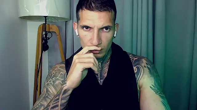 Snapshot of Shane_Clay chatting on November 25, 12:11 am Shane Clay online show from November 25, 12:11 am