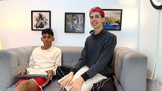 Snapshot of TWINKS_FRIENDS chatting on June 1, 1:22 pm TWINKS FRIENDS online show from June 1, 1:22 pm