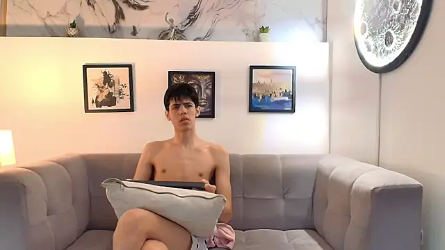 Snapshot of TWINKS_FRIENDS chatting on April 30, 1:18 pm TWINKS FRIENDS online show from April 30, 1:18 pm