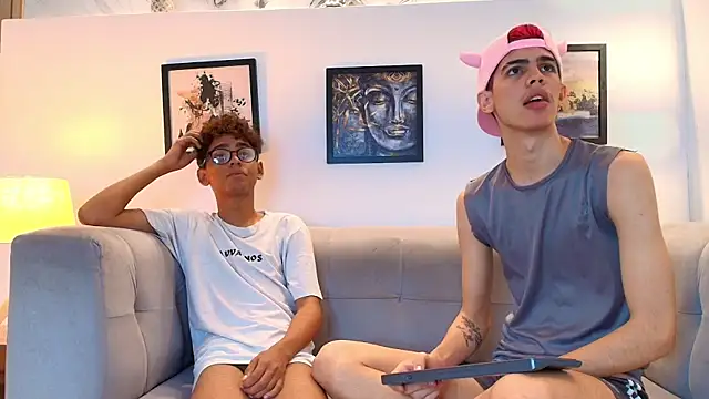 Snapshot of TWINKS_FRIENDS chatting on May 13, 3:30 pm TWINKS FRIENDS online show from May 13, 3:30 pm