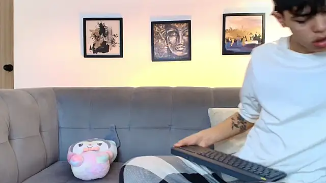 TWINKS FRIENDS online show from April 15, 1:26 pm