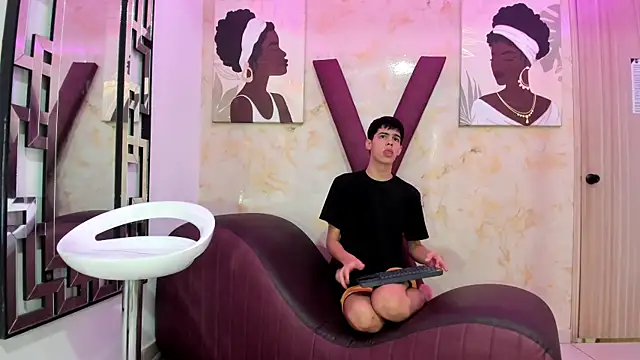 TWINKS FRIENDS online show from January 12, 1:29 pm