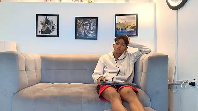 Snapshot of TWINKS_FRIENDS chatting on May 27, 1:18 pm TWINKS FRIENDS online show from May 27, 1:18 pm