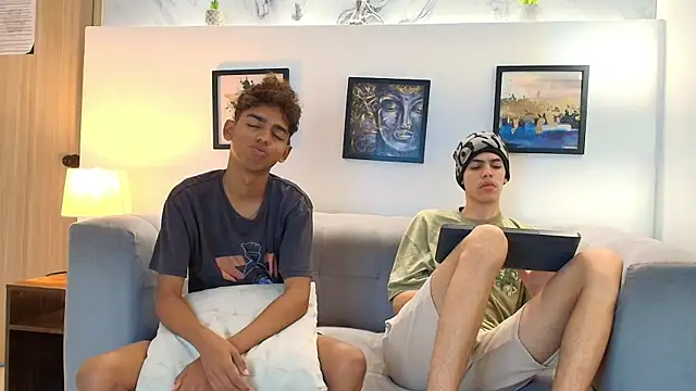 Snapshot of TWINKS_FRIENDS chatting on May 10, 1:25 pm TWINKS FRIENDS online show from May 10, 1:25 pm
