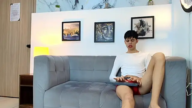 TWINKS FRIENDS online show from February 25, 1:33 pm