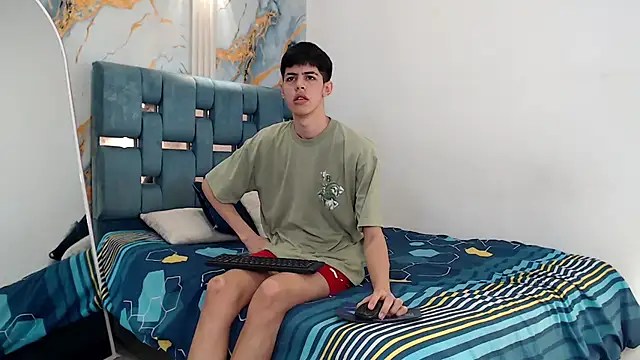 TWINKS FRIENDS online show from February 12, 1:22 pm