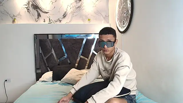 TWINKS FRIENDS online show from November 11, 7:36 am