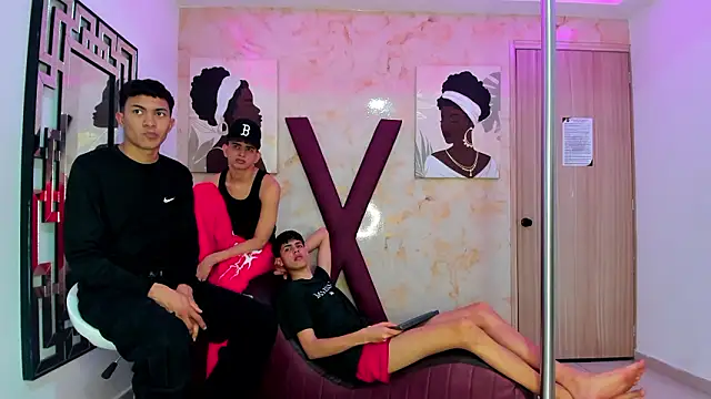 TWINKS FRIENDS online show from February 5, 1:29 pm