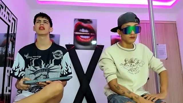 TWINKS FRIENDS online show from October 22, 7:19 am