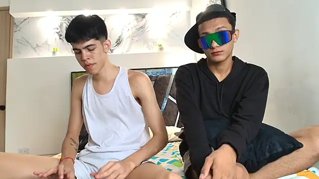 TWINKS FRIENDS online show from October 7, 7:09 am