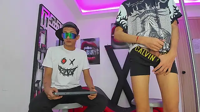 TWINKS FRIENDS online show from October 10, 7:20 am