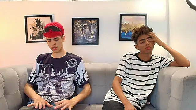 Snapshot of TWINKS_FRIENDS chatting on May 11, 2:45 pm TWINKS FRIENDS online show from May 11, 2:45 pm