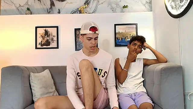 Snapshot of TWINKS_FRIENDS chatting on May 22, 1:31 pm TWINKS FRIENDS online show from May 22, 1:31 pm