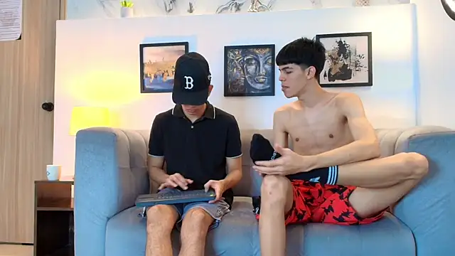 TWINKS FRIENDS online show from February 28, 1:22 pm