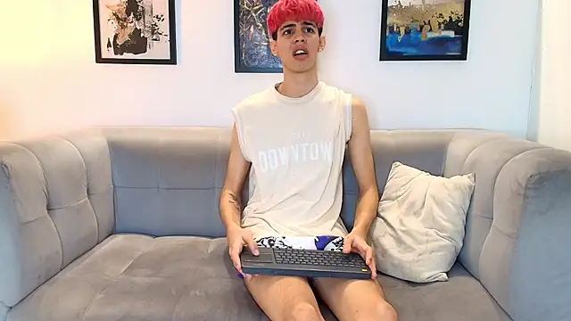 Snapshot of TWINKS_FRIENDS chatting on May 31, 5:29 pm TWINKS FRIENDS online show from May 31, 5:29 pm