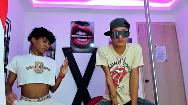 TWINKS FRIENDS online show from October 24, 7:29 am