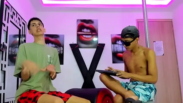 TWINKS FRIENDS online show from October 26, 7:31 am