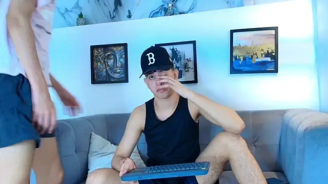 TWINKS FRIENDS online show from April 10, 1:29 pm