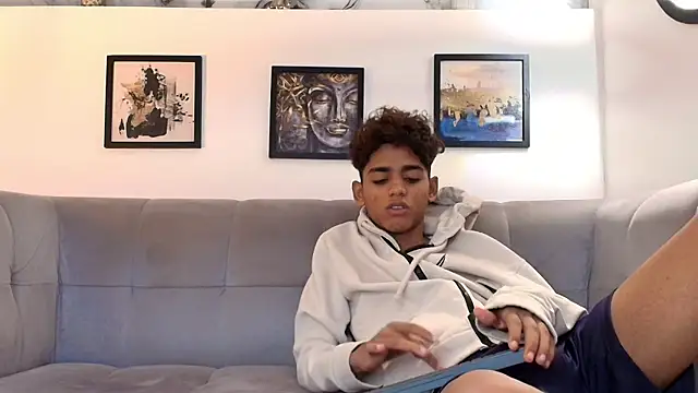 Snapshot of TWINKS_FRIENDS chatting on April 25, 1:25 pm TWINKS FRIENDS online show from April 25, 1:25 pm