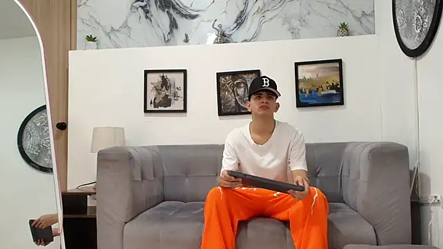 TWINKS FRIENDS online show from March 3, 1:18 pm