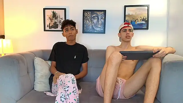 Snapshot of TWINKS_FRIENDS chatting on May 23, 1:32 pm TWINKS FRIENDS online show from May 23, 1:32 pm