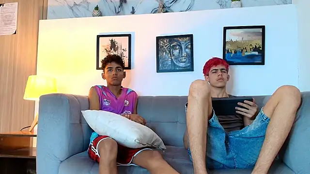 Snapshot of TWINKS_FRIENDS chatting on May 16, 1:21 pm TWINKS FRIENDS online show from May 16, 1:21 pm