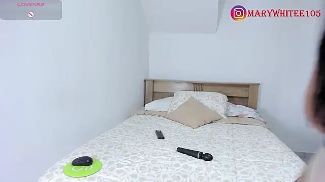 marywhitee   online show from March 13, 12:21 pm