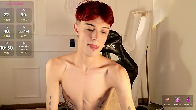 Snapshot of star_storm chatting on October 30, 10:28 pm star storm online show from October 30, 10:28 pm