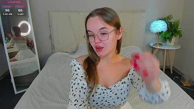 RadiantFairy online show from September 27, 2:28 am