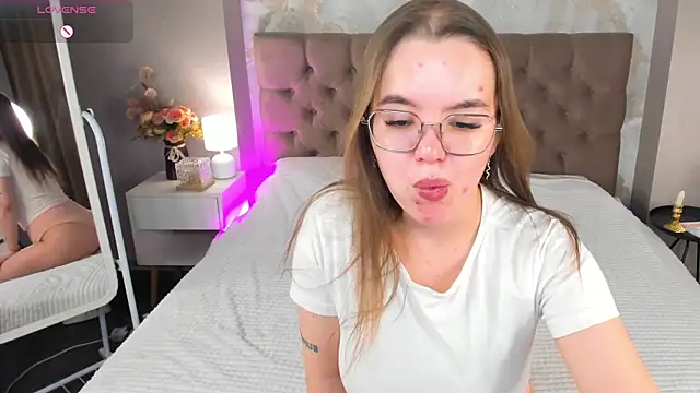 RadiantFairy online show from November 14, 2:26 am