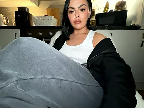 FrancescaXO online show from January 11, 8:16 pm