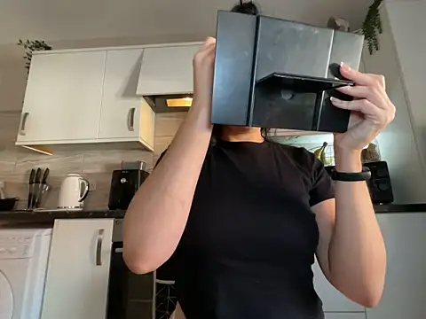 FrancescaXO online show from March 11, 8:41 am