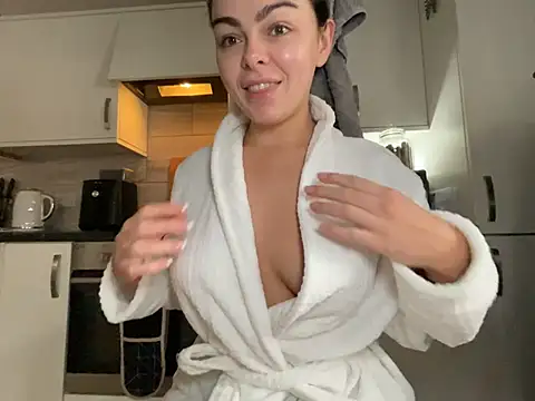 FrancescaXO online show from February 16, 9:30 am