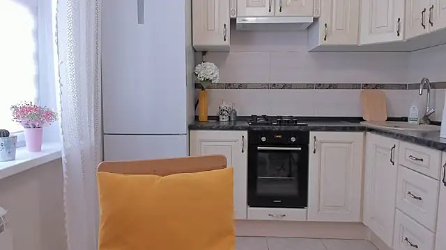 GoodGlamorGirl online show from April 14, 4:28 am