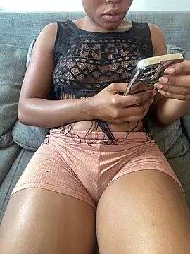 Snapshot of PrettyNina77 chatting on October 7, 11:22 am PrettyNina77 online show from October 7, 11:22 am