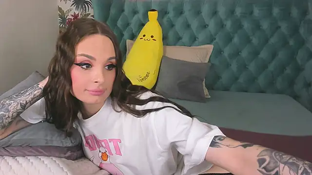 Snapshot of NaughtyLoryy chatting on November 1, 9:14 am NaughtyLoryy online show from November 1, 9:14 am